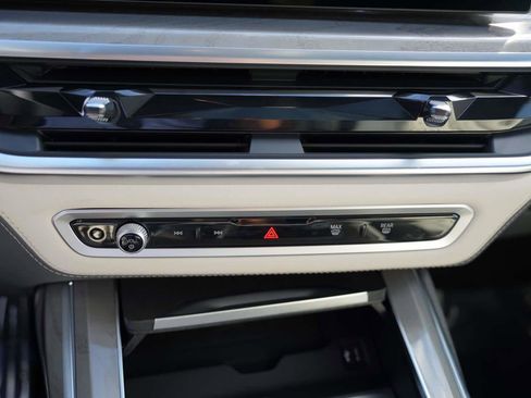 Used 2026 BMW X7 M60i image 24