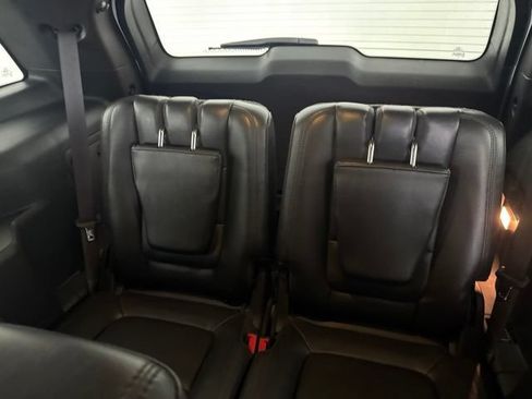 Used 2014 Ford Explorer XLT w/ Equipment Group 202A AWD/4WD image 31