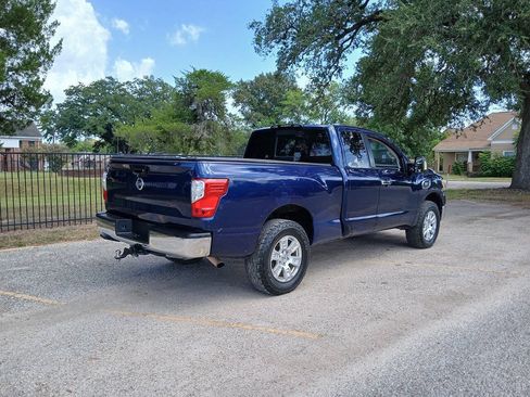 Used 2017 Nissan Titan SV RWD image 4