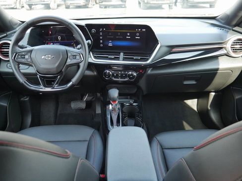 Used 2025 Chevrolet Trax RS image 24