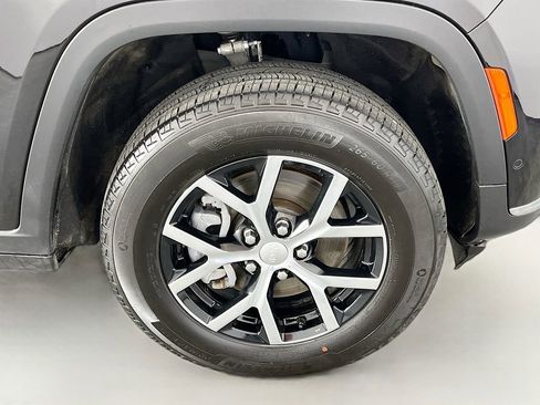 Used 2024 Jeep Grand Cherokee L Limited w/ Luxury Tech Group II image 38