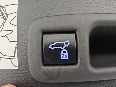 Used 2024 Toyota Sienna XLE FWD image 34