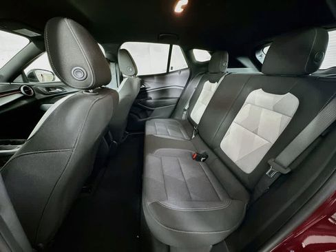 Used 2025 Chevrolet Trax RS FWD image 13