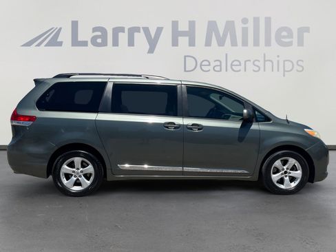 Used 2013 Toyota Sienna LE w/ Towing Pkg FWD image 6