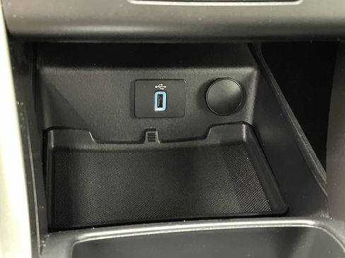 Used 2017 Ford Fusion SE w/ Equipment Group 201A FWD image 24