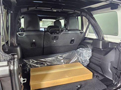 New 2025 Jeep Wrangler Unlimited Rubicon 392 image 18