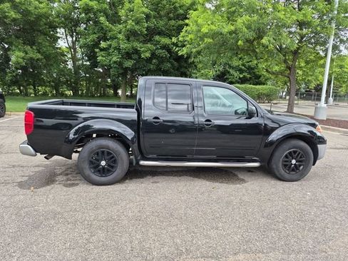 Used 2019 Nissan Frontier SV RWD image 2