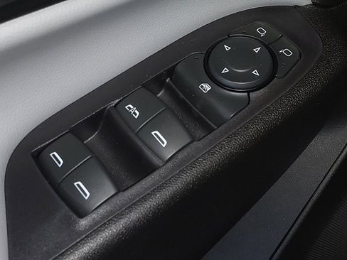 Used 2018 Chevrolet Equinox LS image 27