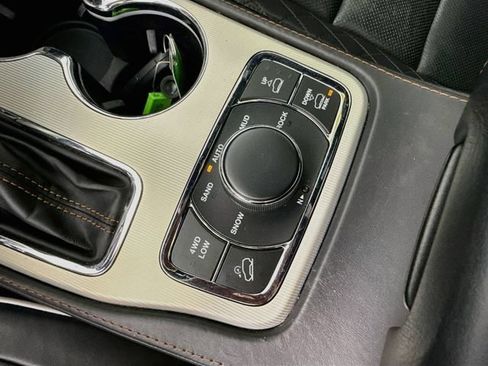 Used 2019 Jeep Grand Cherokee Summit AWD/4WD image 38