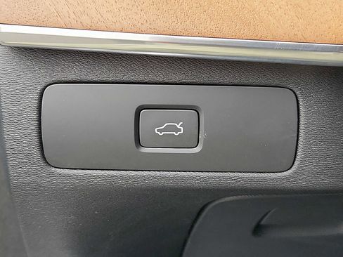 Certified 2024 Volvo XC90 B6 Plus image 21