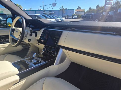 Certified 2023 Land Rover Range Rover SE image 12