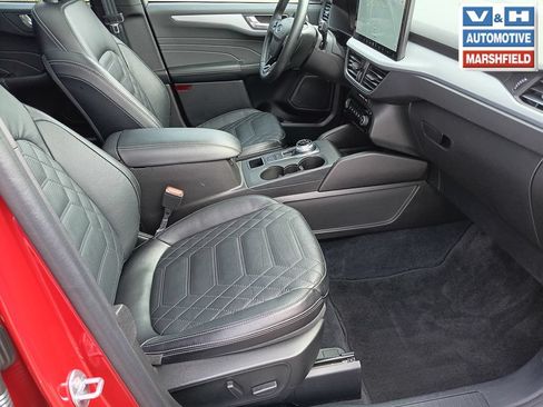 Used 2023 Ford Escape Platinum w/ Premium Technology Package AWD/4WD image 23