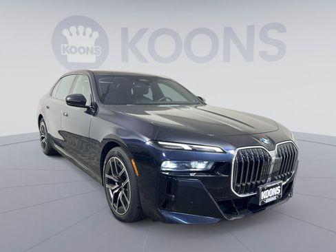 Used 2024 BMW 740i xDrive image 10