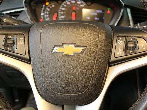 Used 2019 Chevrolet Trax LT w/ LT Convenience Package AWD/4WD image 18