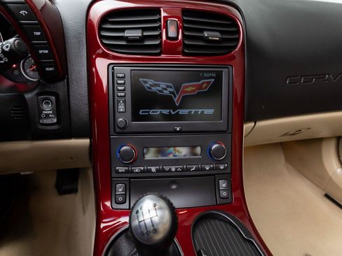 Used 2007 Chevrolet Corvette Coupe w/ Preferred Equipment Group RWD image 27