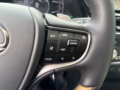 Certified 2024 Lexus ES 300h w/ Luxury Package image 31