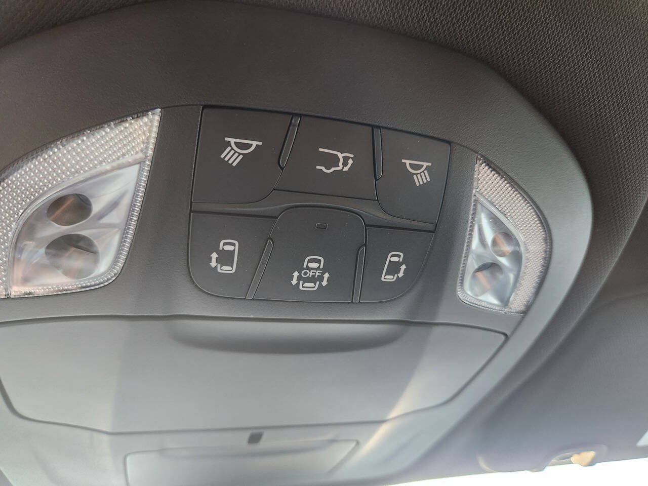 Used 2027 Chrysler Pacifica Select FWD image 9