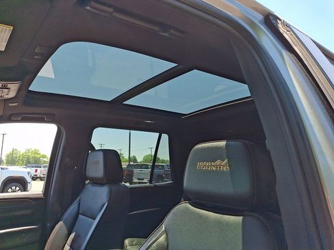 Used 2024 Chevrolet Tahoe High Country w/ Premium Package 2 AWD/4WD image 13