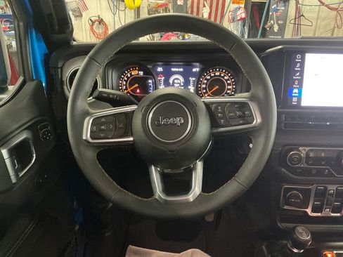 Certified 2025 Jeep Wrangler Unlimited Sahara AWD/4WD image 17