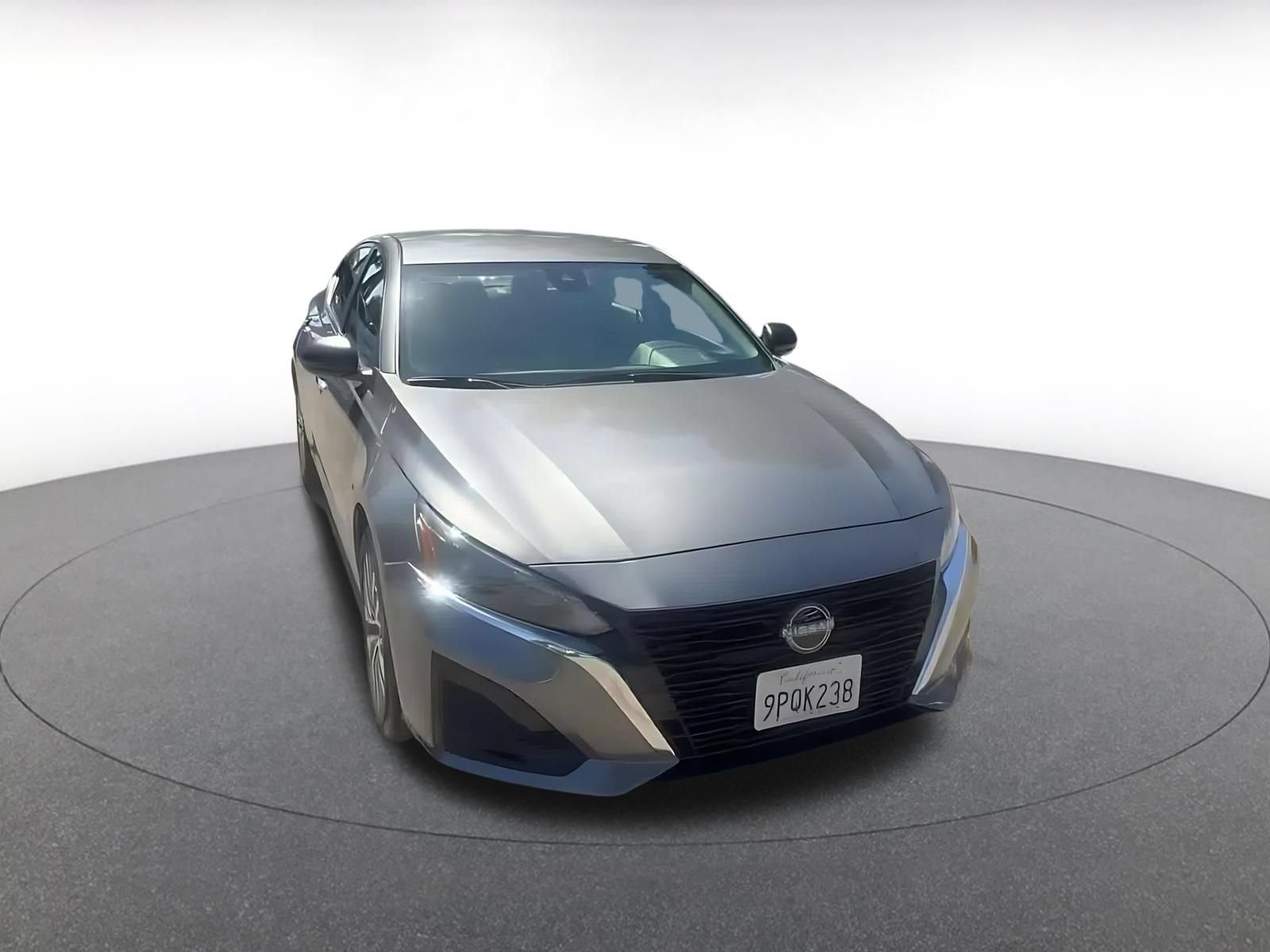 Used 2025 Nissan Altima 2.5 SV FWD image 3