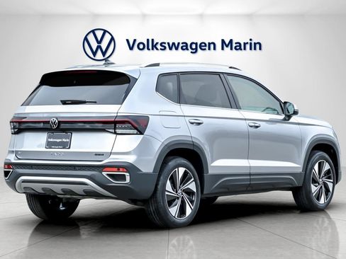 New 2026 Volkswagen Taos SE image 5