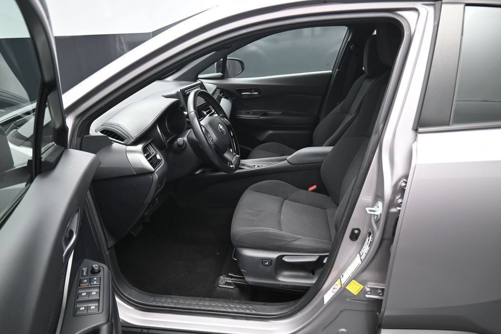 Certified 2018 Toyota C-HR XLE FWD image 9
