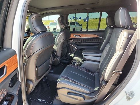 Used 2023 Jeep Grand Cherokee L Summit AWD/4WD image 18