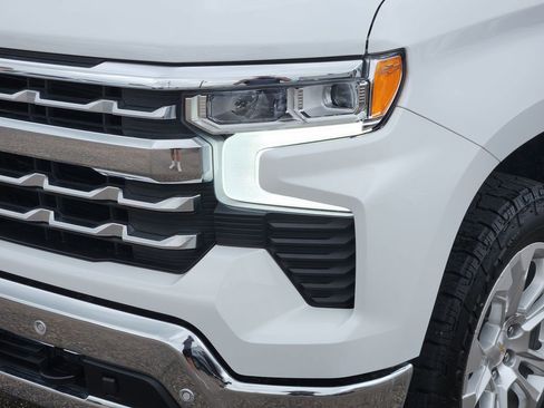 Used 2024 Chevrolet Silverado 1500 LTZ AWD/4WD image 8