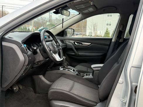 Used 2019 Nissan Rogue SV AWD/4WD image 9