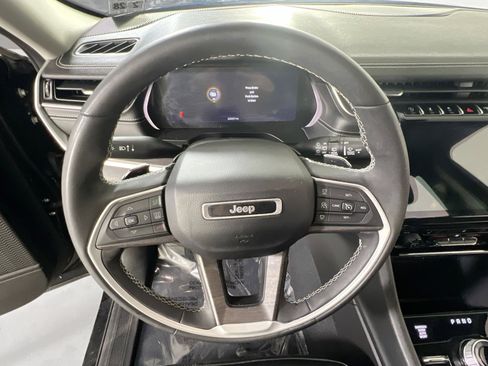 Used 2023 Jeep Grand Cherokee Limited image 11