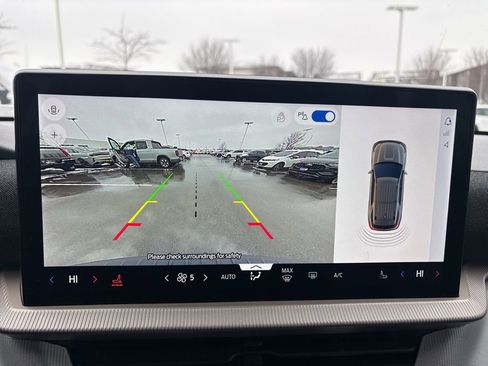 Used 2025 Ford Explorer Active image 27