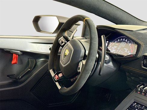 Used 2021 Lamborghini Huracan STO image 28