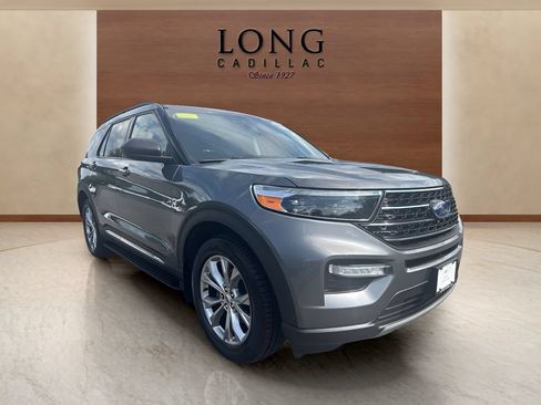 Used 2021 Ford Explorer XLT w/ Equipment Group 202A AWD/4WD image 7