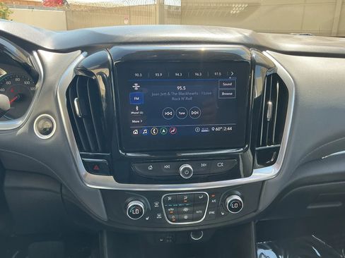 Used 2020 Chevrolet Traverse LT w/ LT Premium Package FWD image 23