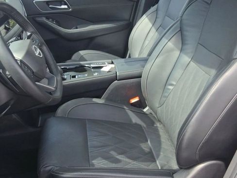 Used 2025 Nissan Rogue Platinum FWD image 21