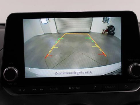 Used 2025 Nissan Sentra SV FWD image 33