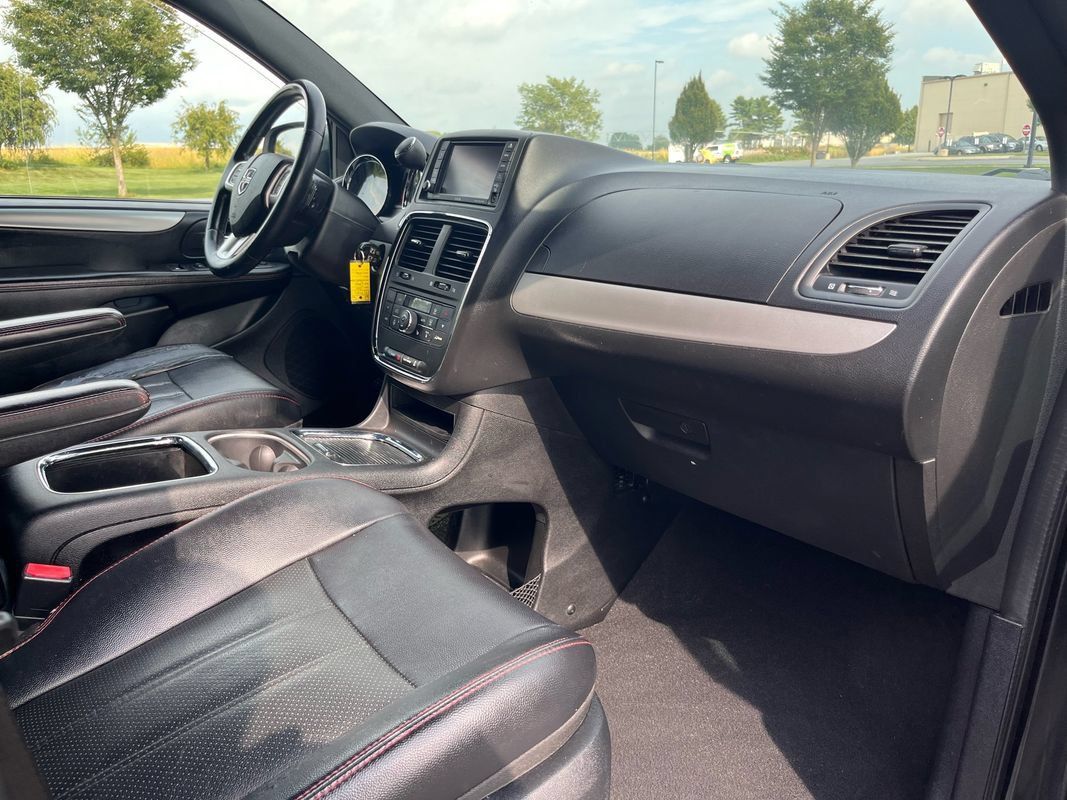 Used 2014 Dodge Grand Caravan R/T w/ Driver Convenience Group FWD image 14