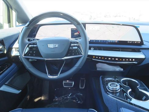 New 2026 Cadillac Optiq Luxury 2 image 22