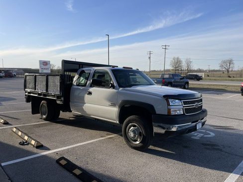 Used 2005 Chevrolet Silverado 3500 4x4 Extended Cab image 4