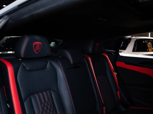 Used 2025 Lamborghini Urus SE AWD/4WD image 10