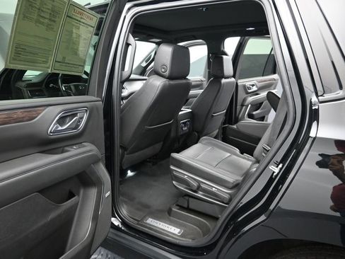 Used 2022 Chevrolet Tahoe Z71 w/ Luxury Package AWD/4WD image 16