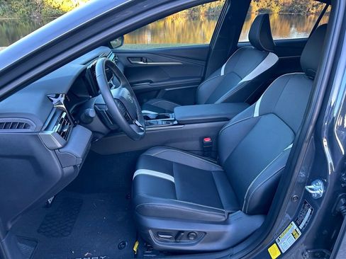 Used 2025 Toyota Camry SE image 14