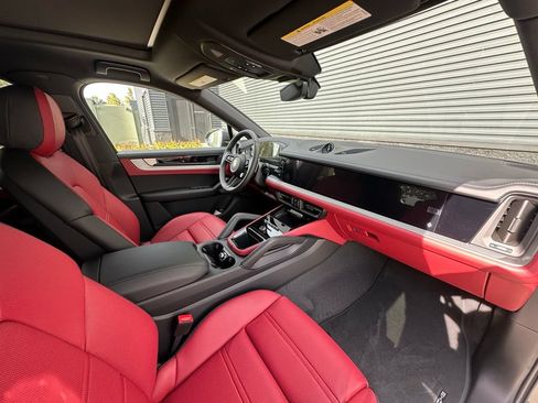 Certified 2026 Porsche Cayenne S AWD/4WD image 45