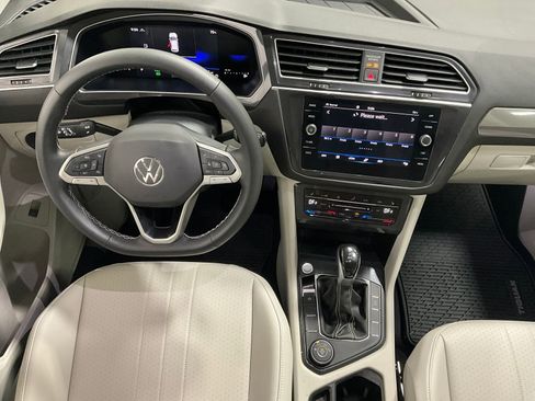 Used 2024 Volkswagen Tiguan SE image 14