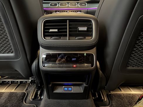 Used 2024 Mercedes-Benz GLS 63 AMG 4MATIC image 40