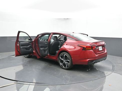 Used 2024 Nissan Altima 2.5 SR w/ SR Premium Package image 55