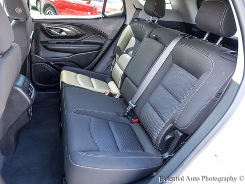 Used 2024 GMC Terrain SLE w/ Driver Convenience Package image 10