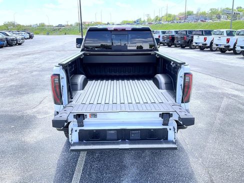 Used 2024 GMC Sierra 2500 AT4X w/ AT4X AEV Edition AWD/4WD image 22