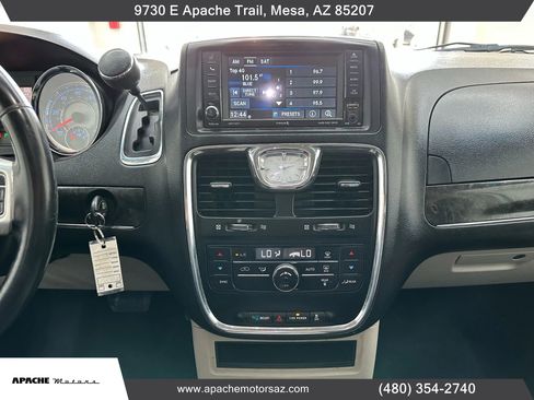 Used 2014 Chrysler Town & Country Touring image 25