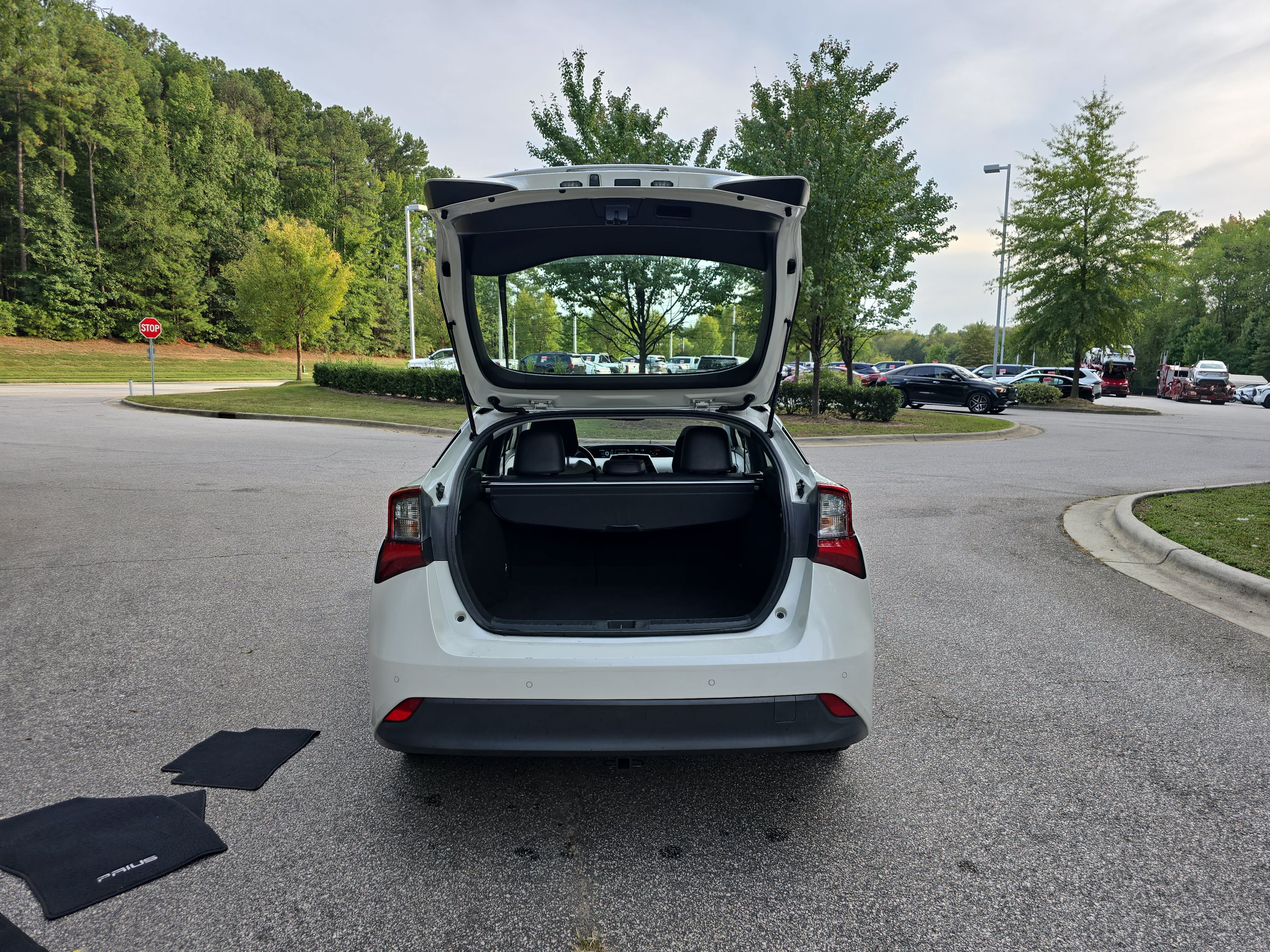 Used 2019 Toyota Prius XLE FWD image 12